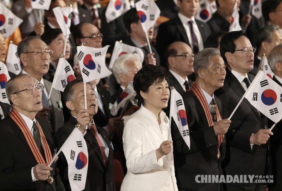 韩国纪念三一节 朴槿惠讲话提及必须解决慰安妇问题