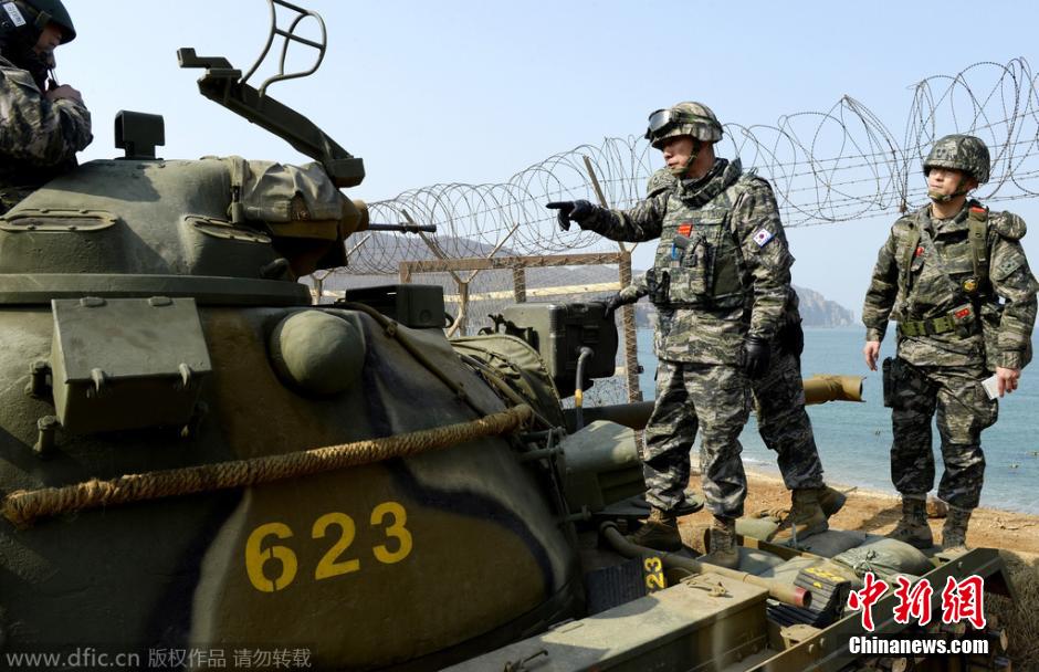 韩美举行联合军演 海军陆战队司令亲赴前线视察