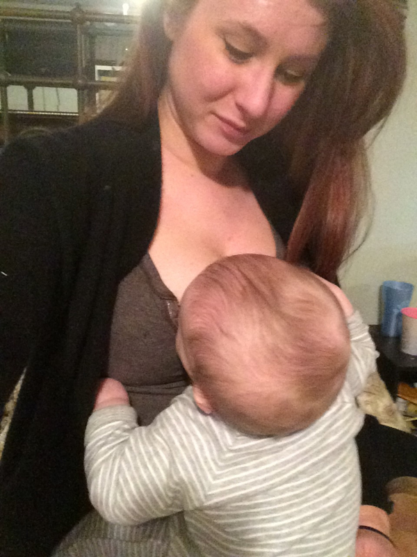 母乳喂养自拍照在网上走红