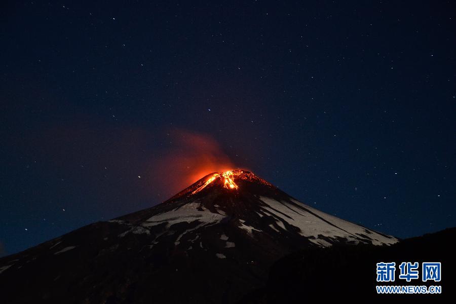智利比亚里卡火山喷发　3000多人被疏散