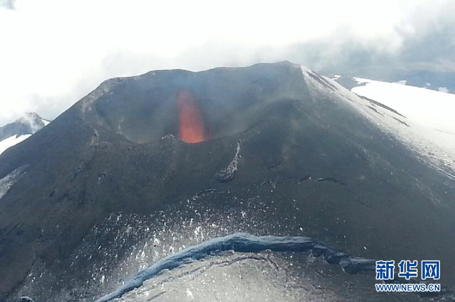 智利比亚里卡火山喷发　3000多人被疏散