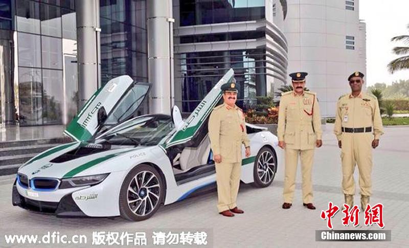 迪拜警方购置宝马i8混合动力超跑当警车