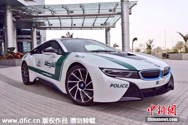 迪拜警方购置宝马i8混合动力超跑当警车