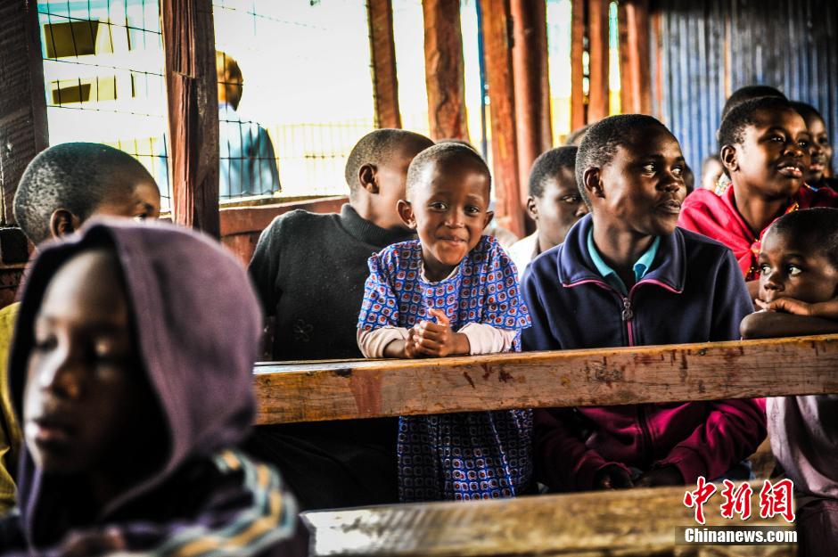 图片故事：肯尼亚孤儿院里的孩子们