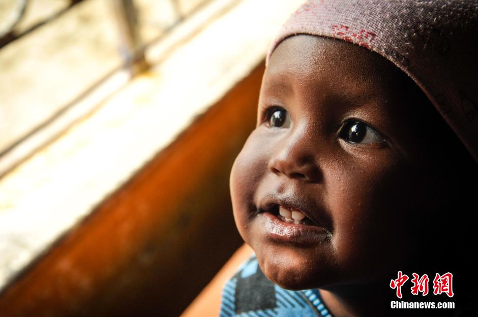 图片故事：肯尼亚孤儿院里的孩子们