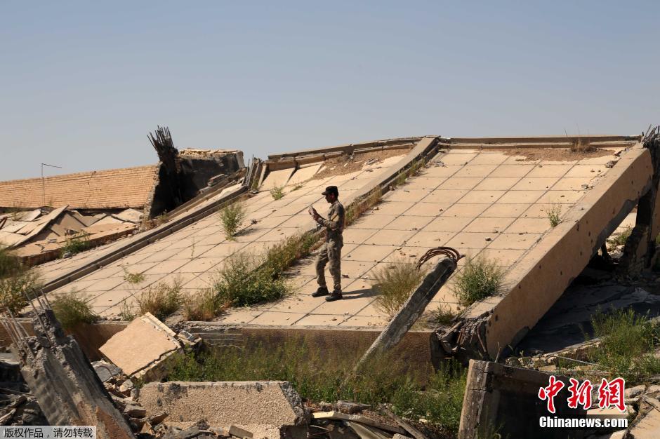 伊拉克政府军与极端组织交战 萨达姆坟墓遭轰炸