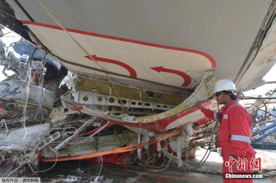印尼停止搜寻亚航失事客机遇难者 仍有56人失踪