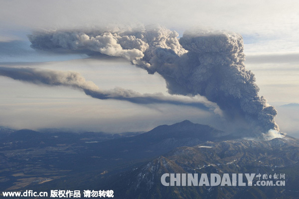 日媒：新燃岳火山有小规模喷发可能 请游客注意预警