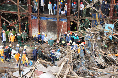 越1经济区混凝土浇筑脚手架坍塌致13死27人伤