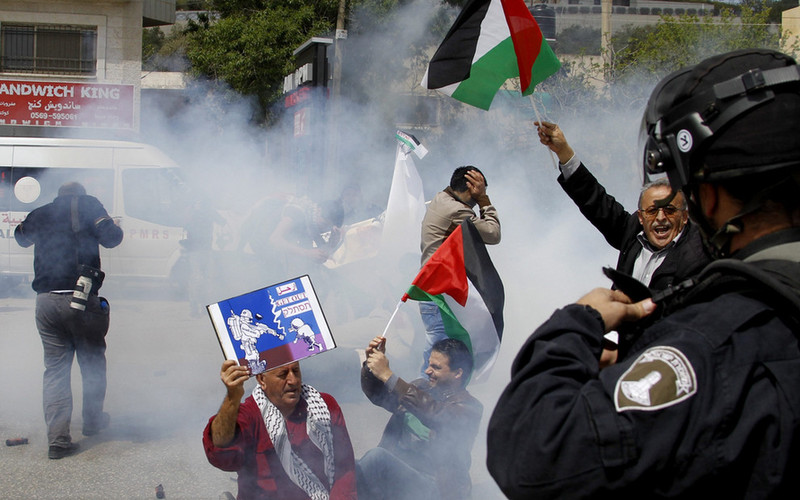 巴勒斯坦民众举行土地日示威 与以色列边警发生冲突