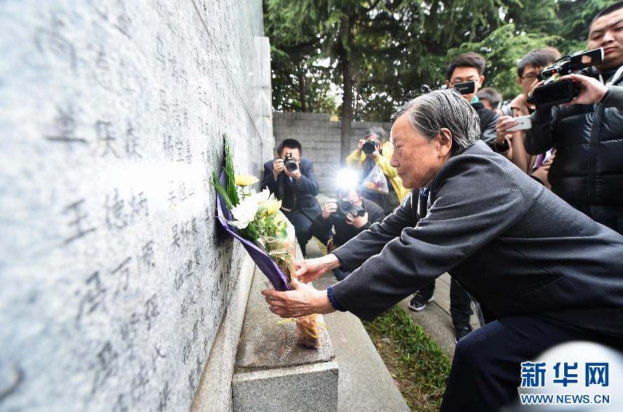 南京大屠杀幸存者及遇难者亲属举行“清明祭”仪式