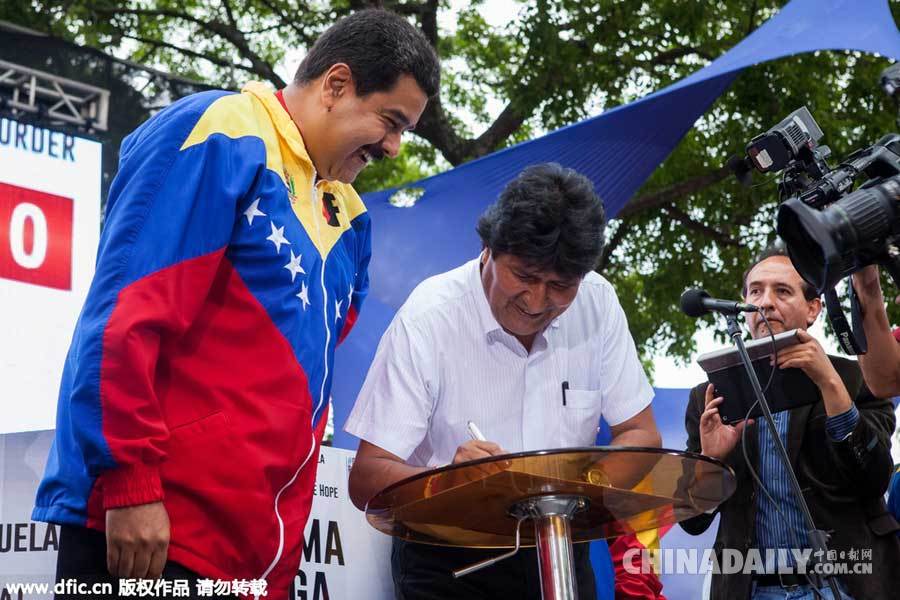 委内瑞拉征集千万反美制裁签名 玻利维亚总统