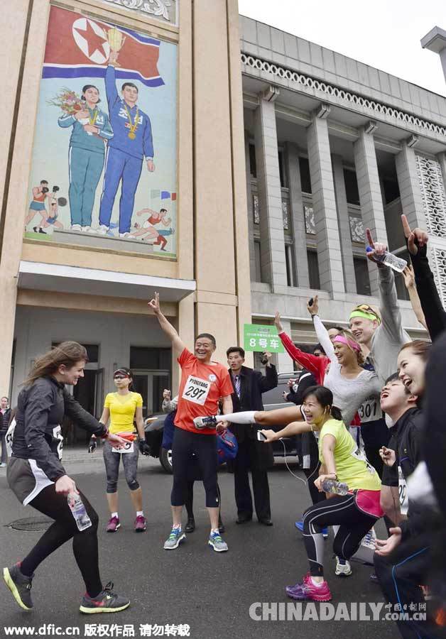 朝鲜平壤举办年度马拉松 约650名外国人参赛