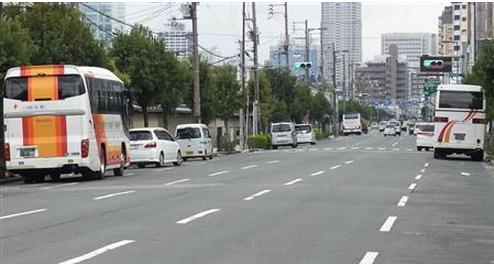 抢夺外国游客资源 日本部分租车公司占道停车遭调查