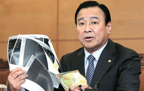 韩总理被卷贪腐案行贿名单 韩政治运作几陷瘫痪
