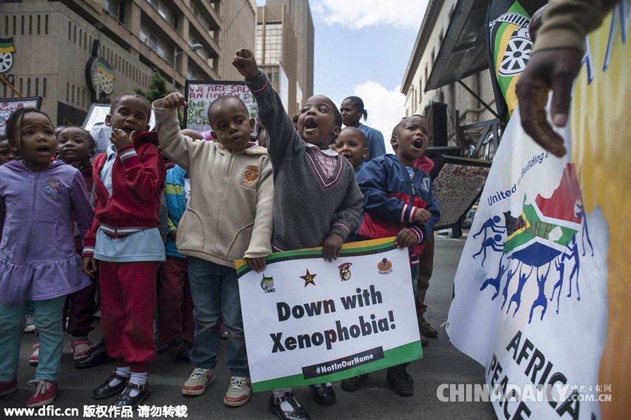 南非儿童示威游行 抗议暴力排外行为（组图）