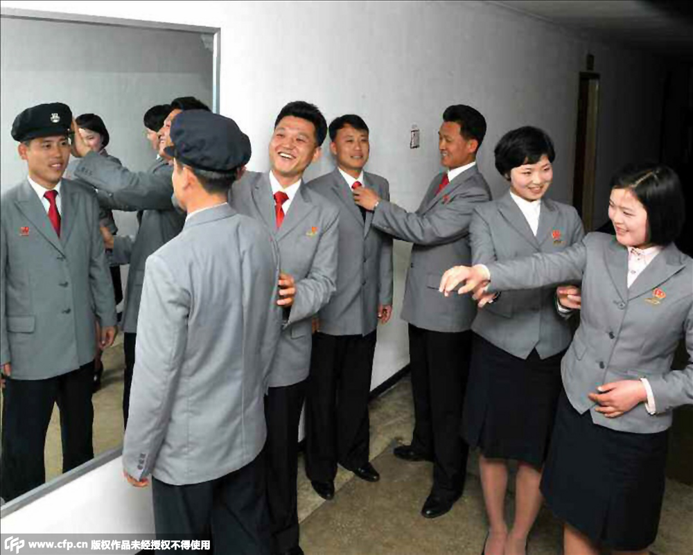 朝鲜新式校服曝光 女生可穿短裙丝袜