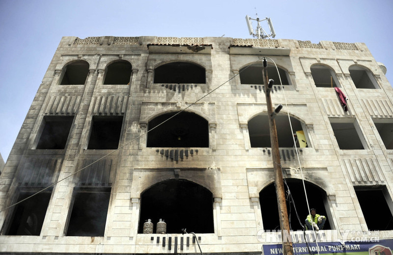沙特等国空袭也门首都西南山区 至少60人死49人伤