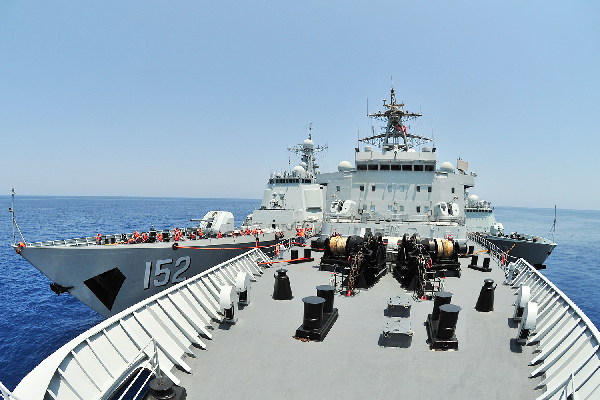海军第十九、二十批护航编队会合完成任务交接并共同护航
