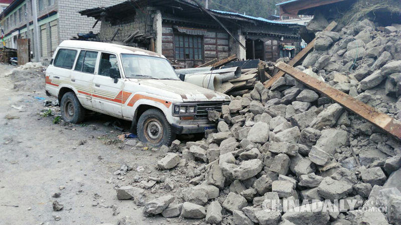 西藏吉隆边检站紧急转移地震受灾群众