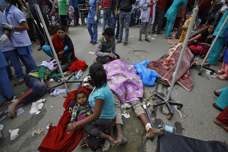 外媒：尼泊尔地震已致876人遇难