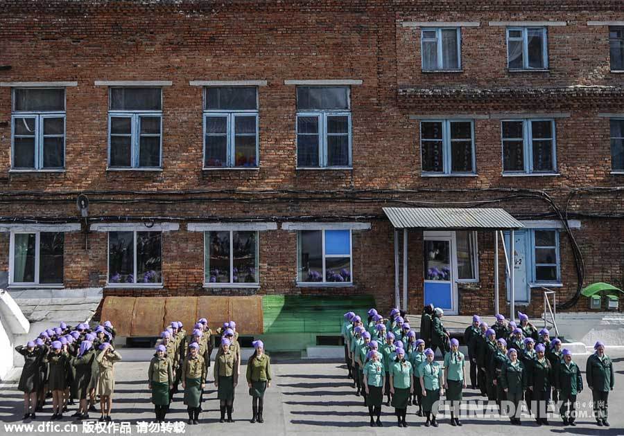 俄罗斯女子监狱举行游行 纪念二战胜利70周年