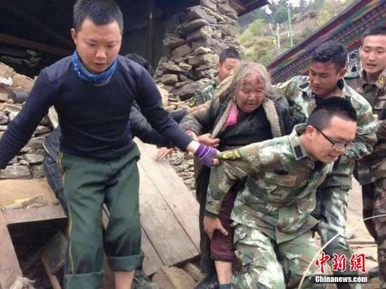 8部门组成的国务院救灾工作组赶赴西藏地震灾区