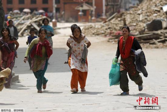 尼泊尔警方：强震已致3617人遇难 6515人伤(图)