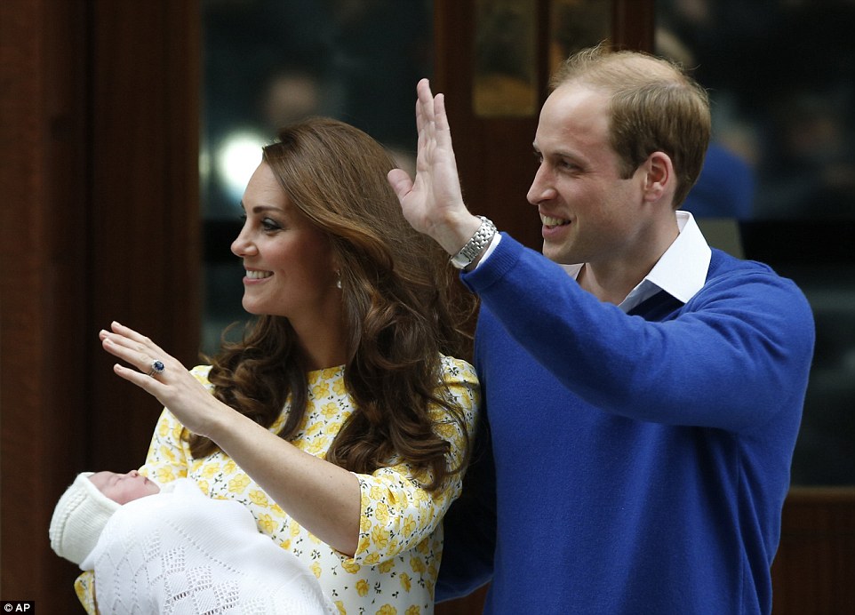 英国凯特王妃生产10小时后出院 小公主首次露面