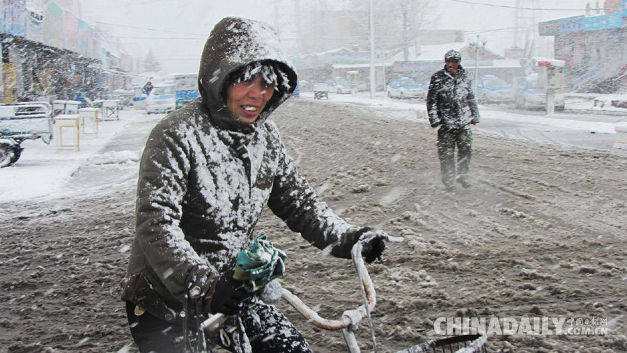 绝不能错过的精彩图片：内蒙古初夏还在下雪