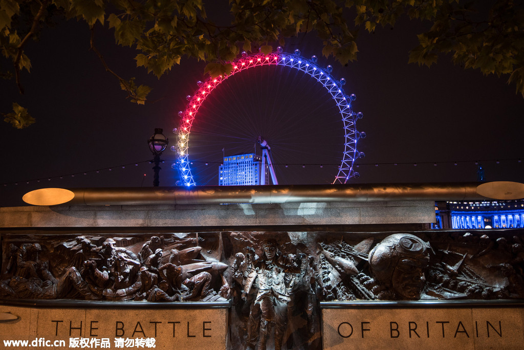 伦敦眼为英国大选亮灯 不同颜色代表各个党派