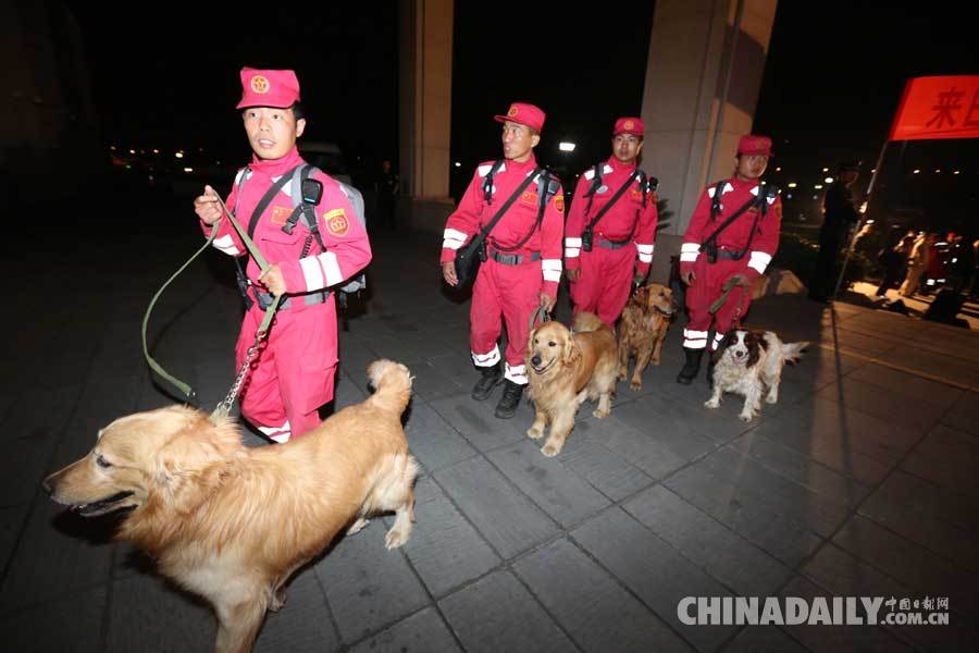 中国国际救援队完成赴尼泊尔救援任务抵京