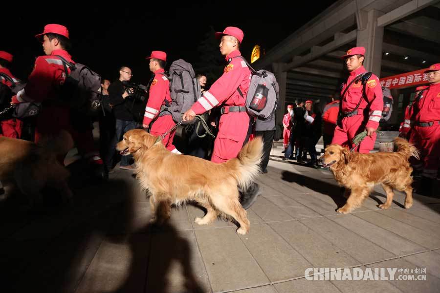 中国国际救援队完成赴尼泊尔救援任务抵京