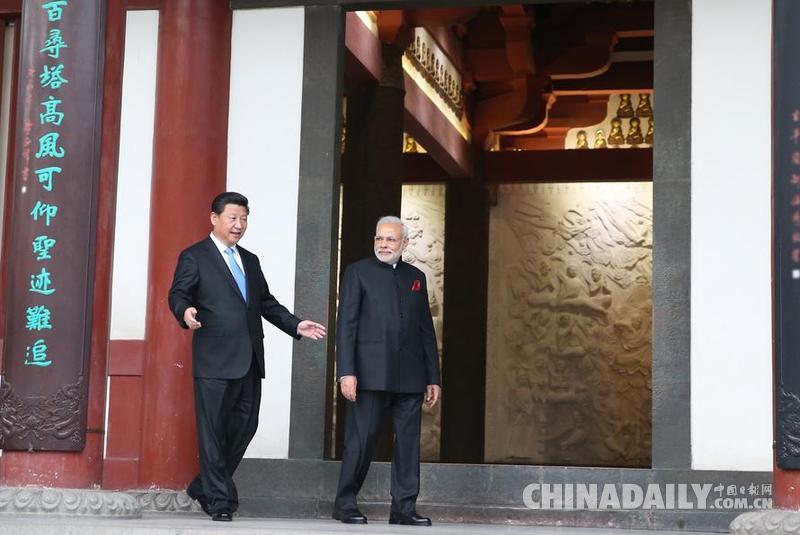 习近平同印度总理莫迪在西安参观大慈恩寺