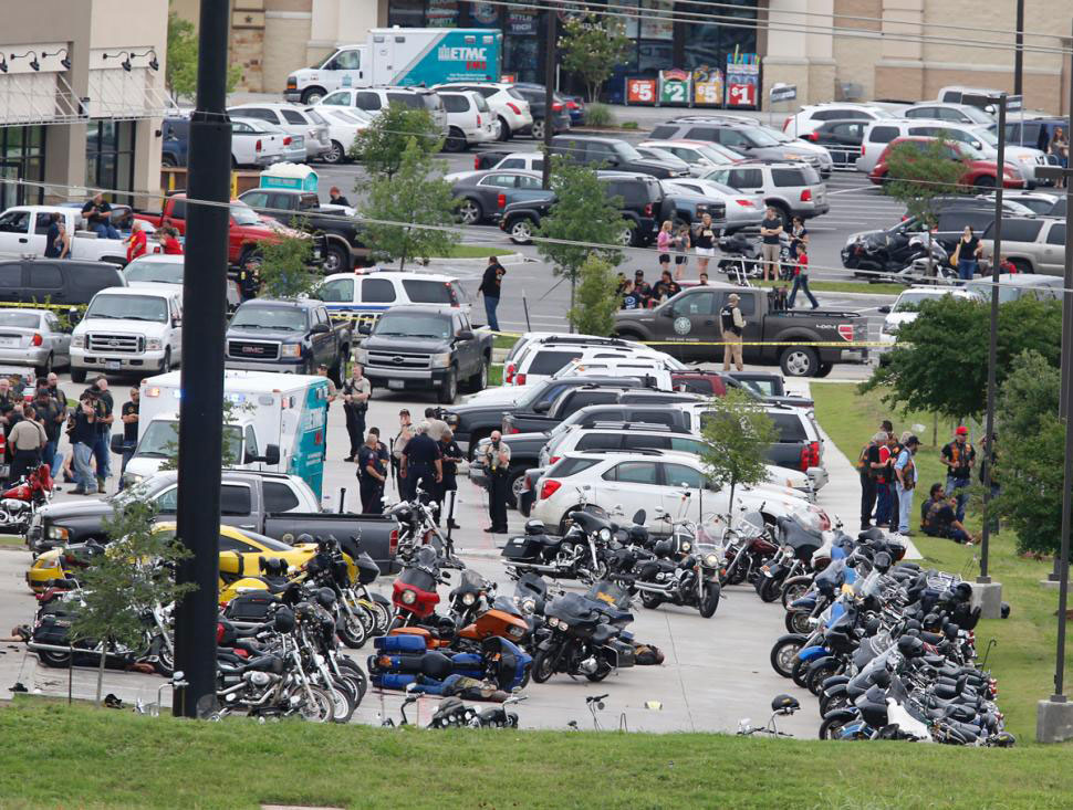 美国德克萨斯州摩托帮派发生枪战致9人身亡