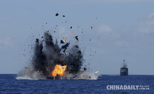 印尼炸毁41艘外国渔船 警告非法捕鱼行为