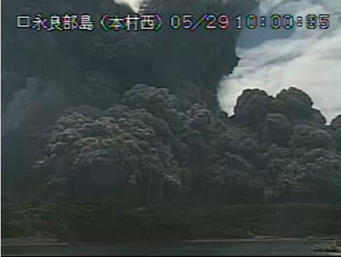 日本鹿儿岛发生火山喷发 130名居民紧急避难