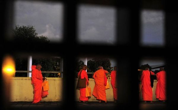 BBC揭秘斯里兰卡极端佛教组织，抛弃非暴力原则