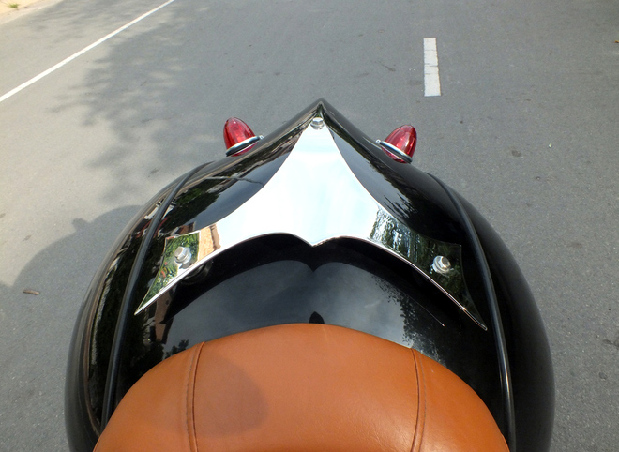 越南小伙自制“猛犸象”摩托车 网友：太美！