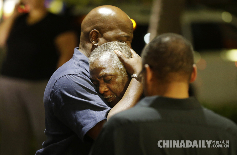 美国一黑人教堂发生枪击案致9人死亡 枪手仍在逃（组图）