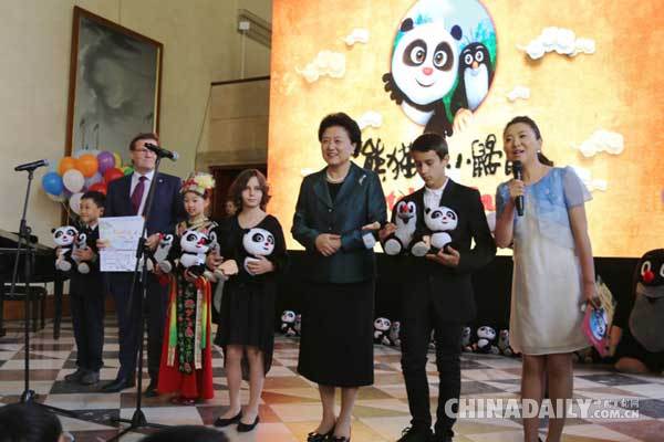 刘延东和捷克总统泽曼与中捷两国儿童亲切互动