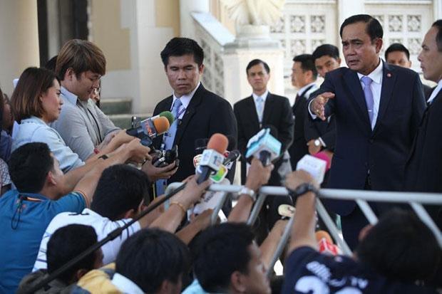 禁止提尖锐问题 泰国军方要求记者：别烦我们总理