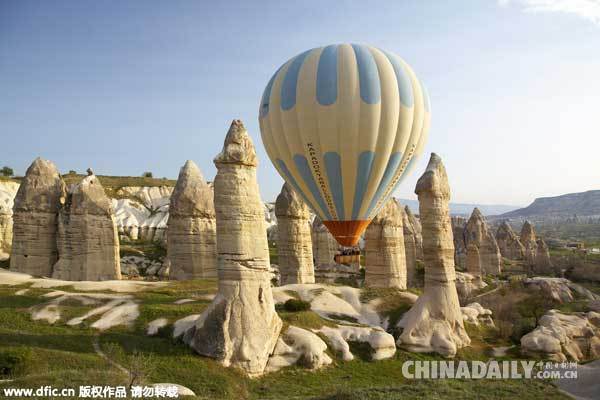 土耳其一热气球坠地18人受伤 其中14人为中国游客