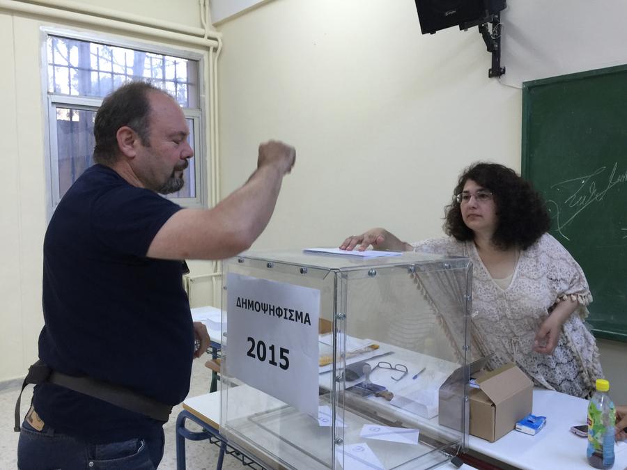 希腊债务问题全民公投开始 投票将持续12小时