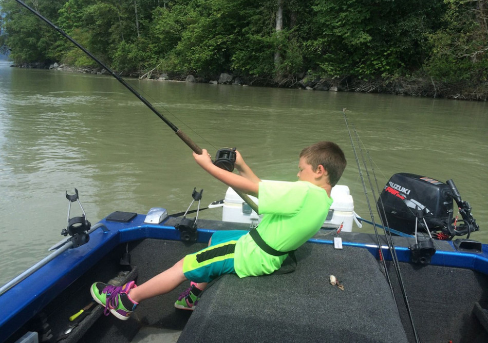 加拿大9岁男孩捕获272公斤重大鱼