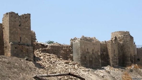 叙利亚古城堡遭炸弹袭击 800年城墙塌毁