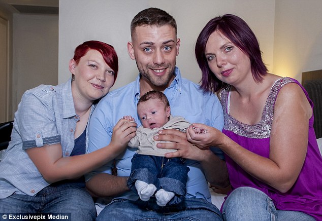 英国同性恋小伙儿义务捐精 助9个家庭育10个宝宝