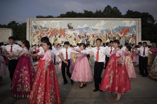 朝鲜民众以各种方式庆祝解放战争胜利62周年【组图】