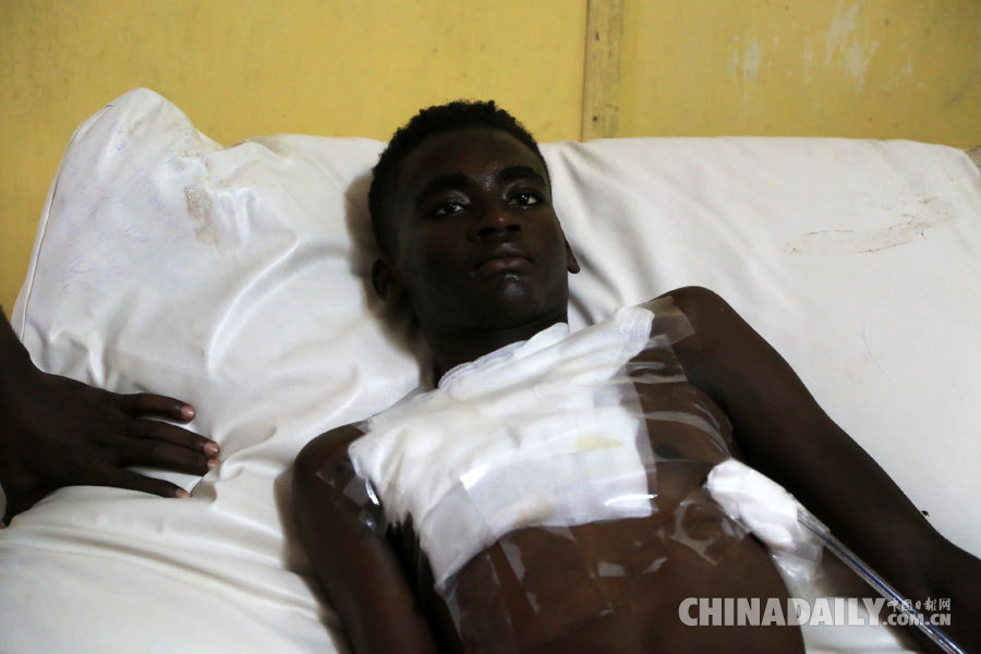 索马里收治恐袭伤者医院条件简陋 部分伤员睡在走廊