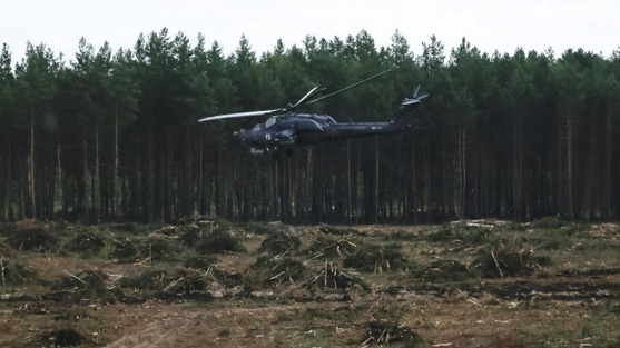 俄直升机空演时坠毁 飞行员一死一伤